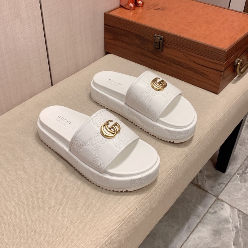 G*u*i slippers